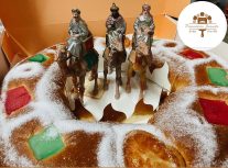 Roscones de reyes en Panaderia Juanita de todos los tamaños: grandes, pequeños y medianos