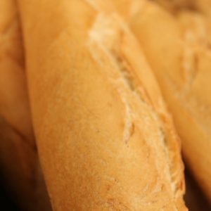 Hogaza de pan de masa madre elaborada por Panadería Juanita